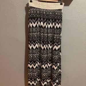🔥5/$10 Sale Long Black and White Skirt